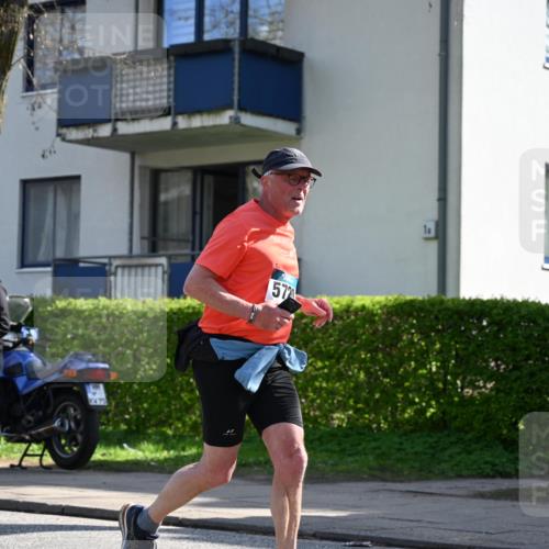 12.04.2026 - 45. Internationalen Wilhelmsburger Insellauf J. Mangold http://msf.ph/oto/9467742 12.04.2026 11:06:35 Ziel 3790, 2495, 3570, 2862, 2863, 5720, 3342, 3885, 2777, 4949, 4359 meine-sportfotos.de