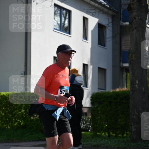 12.04.2026 - 45. Internationalen Wilhelmsburger Insellauf J. Mangold http://msf.ph/oto/9467749 12.04.2026 11:06:35 Ziel 3790, 2495, 3570, 2862, 2863, 5720, 3342, 3885, 2777, 4949, 4359 meine-sportfotos.de