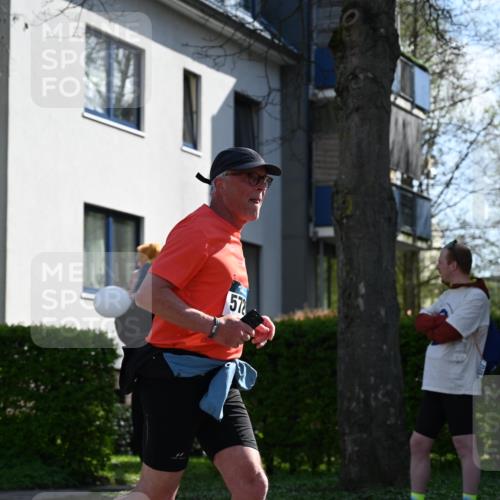 12.04.2026 - 45. Internationalen Wilhelmsburger Insellauf J. Mangold http://msf.ph/oto/9467753 12.04.2026 11:06:35 Ziel 3790, 2495, 3570, 2862, 2863, 5720, 3342, 3885, 2777, 4949, 4359 meine-sportfotos.de
