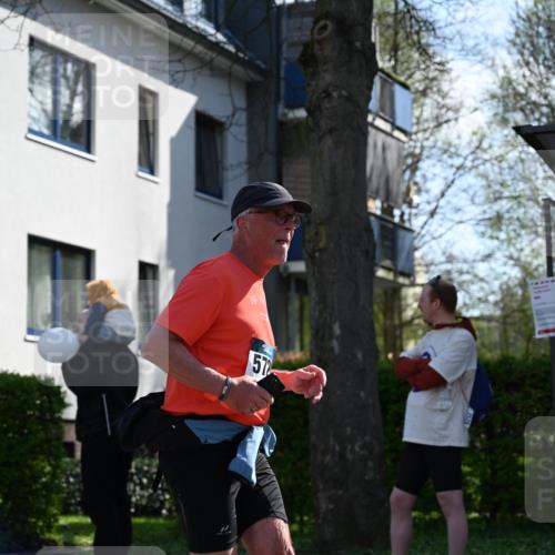 12.04.2026 - 45. Internationalen Wilhelmsburger Insellauf J. Mangold http://msf.ph/oto/9467754 12.04.2026 11:06:35 Ziel 3790, 2495, 3570, 2862, 2863, 5720, 3342, 3885, 2777, 4949, 4359 meine-sportfotos.de