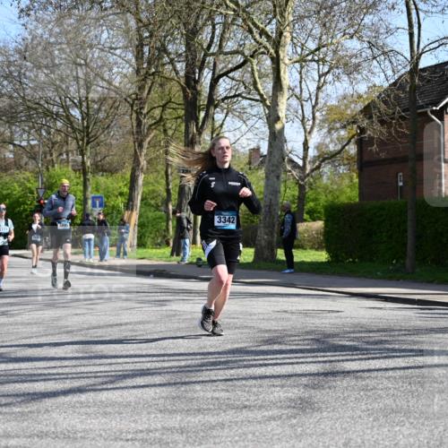 12.04.2026 - 45. Internationalen Wilhelmsburger Insellauf J. Mangold http://msf.ph/oto/9467755 12.04.2026 11:06:58 Ziel 3342, 3885, 2777, 4949, 4359, 2567, 2778, 5806, 3149, 3967, 4856, 3295 meine-sportfotos.de