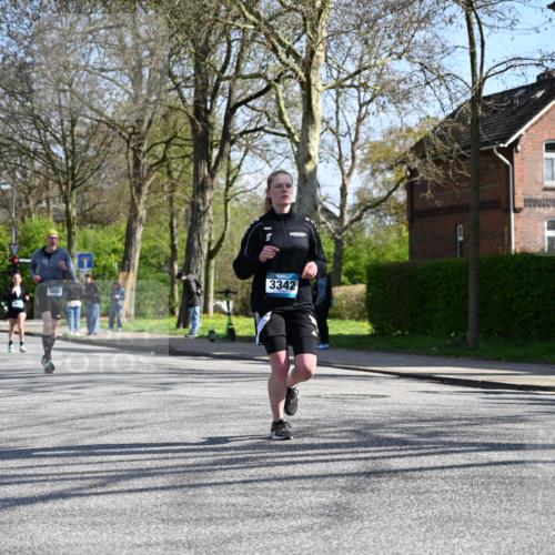 12.04.2026 - 45. Internationalen Wilhelmsburger Insellauf J. Mangold http://msf.ph/oto/9467761 12.04.2026 11:06:58 Ziel 3342, 3885, 2777, 4949, 4359, 2567, 2778, 5806, 3149, 3967, 4856, 3295 meine-sportfotos.de
