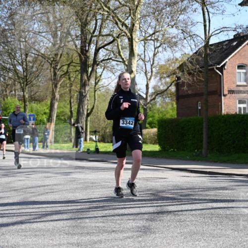 12.04.2026 - 45. Internationalen Wilhelmsburger Insellauf J. Mangold http://msf.ph/oto/9467762 12.04.2026 11:06:58 Ziel 3342, 3885, 2777, 4949, 4359, 2567, 2778, 5806, 3149, 3967, 4856, 3295 meine-sportfotos.de