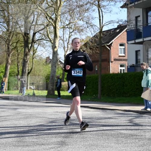 12.04.2026 - 45. Internationalen Wilhelmsburger Insellauf J. Mangold http://msf.ph/oto/9467771 12.04.2026 11:06:59 Ziel 3342, 3885, 2777, 4949, 4359, 2567, 2778, 5806, 3149, 3967, 4856, 3295 meine-sportfotos.de