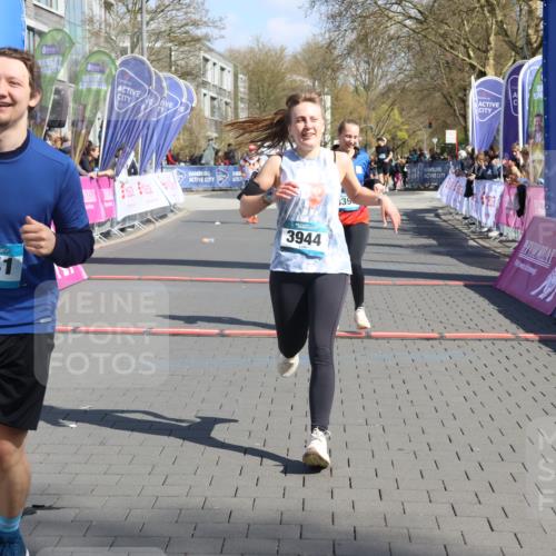 12.04.2026 - 45. Internationalen Wilhelmsburger Insellauf Strokosch-Dieckow http://msf.ph/oto/9467778 12.04.2026 11:18:10 Ziel 2241, 5309, 3944, 3398 meine-sportfotos.de