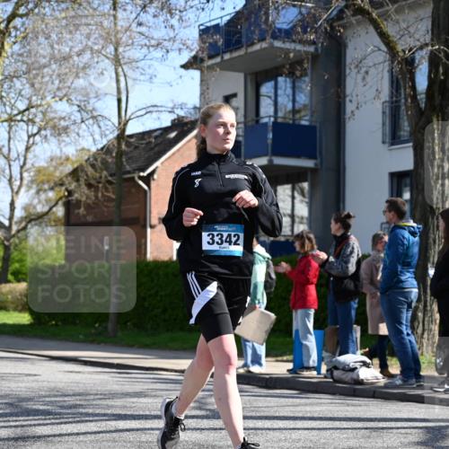 12.04.2026 - 45. Internationalen Wilhelmsburger Insellauf J. Mangold http://msf.ph/oto/9467786 12.04.2026 11:07:00 Ziel 3342, 3885, 2777, 4949, 4359, 2567, 2778, 5806, 3149, 3967, 4856, 3295 meine-sportfotos.de