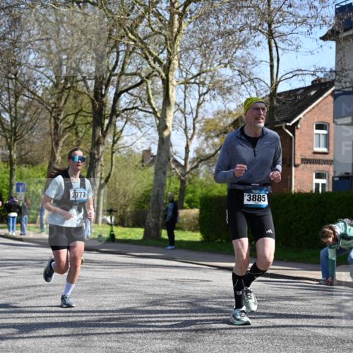 12.04.2026 - 45. Internationalen Wilhelmsburger Insellauf J. Mangold http://msf.ph/oto/9467798 12.04.2026 11:07:02 Ziel 3342, 3885, 2777, 4949, 4359, 2567, 2778, 5806, 3149, 3967, 4856, 3295 meine-sportfotos.de