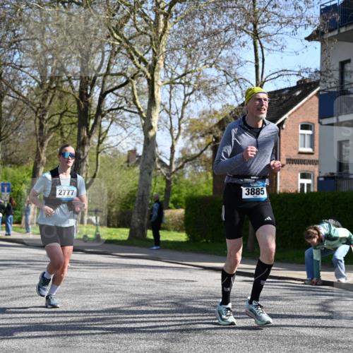 12.04.2026 - 45. Internationalen Wilhelmsburger Insellauf J. Mangold http://msf.ph/oto/9467800 12.04.2026 11:07:02 Ziel 3342, 3885, 2777, 4949, 4359, 2567, 2778, 5806, 3149, 3967, 4856, 3295 meine-sportfotos.de