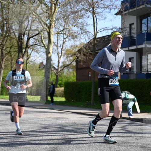 12.04.2026 - 45. Internationalen Wilhelmsburger Insellauf J. Mangold http://msf.ph/oto/9467804 12.04.2026 11:07:03 Ziel 3342, 3885, 2777, 4949, 4359, 2567, 2778, 5806, 3149, 3967, 3967, 4856, 3295 meine-sportfotos.de