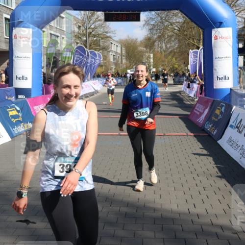 12.04.2026 - 45. Internationalen Wilhelmsburger Insellauf Strokosch-Dieckow http://msf.ph/oto/9467806 12.04.2026 11:18:13 Ziel 5309, 3944, 3398, 2807, 4191 meine-sportfotos.de