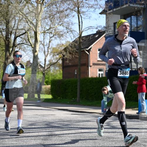 12.04.2026 - 45. Internationalen Wilhelmsburger Insellauf J. Mangold http://msf.ph/oto/9467809 12.04.2026 11:07:03 Ziel 3342, 3885, 2777, 4949, 4359, 2567, 2778, 5806, 3149, 3967, 3967, 4856, 3295 meine-sportfotos.de