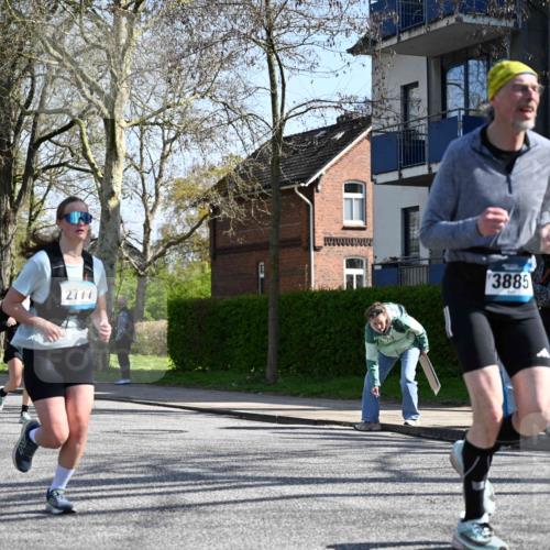 12.04.2026 - 45. Internationalen Wilhelmsburger Insellauf J. Mangold http://msf.ph/oto/9467811 12.04.2026 11:07:03 Ziel 3342, 3885, 2777, 4949, 4359, 2567, 2778, 5806, 3149, 3967, 3967, 4856, 3295 meine-sportfotos.de