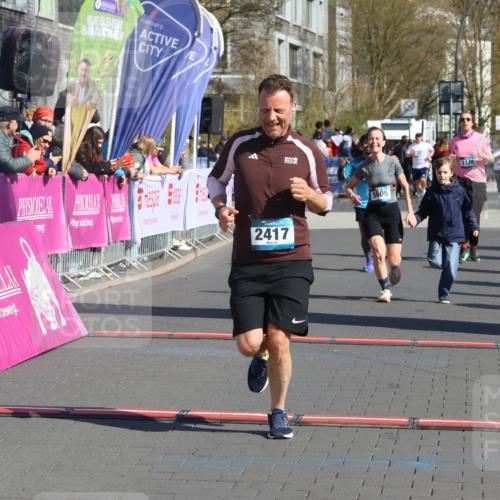 12.04.2026 - 45. Internationalen Wilhelmsburger Insellauf Strokosch-Dieckow http://msf.ph/oto/9467814 12.04.2026 11:02:25 Ziel 2417, 5605 meine-sportfotos.de
