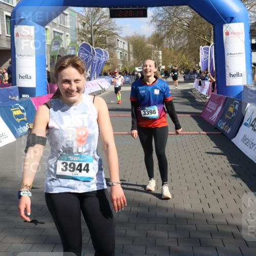 12.04.2026 - 45. Internationalen Wilhelmsburger Insellauf Strokosch-Dieckow http://msf.ph/oto/9467821 12.04.2026 11:18:13 Ziel 5309, 3944, 3398, 2807, 4191 meine-sportfotos.de