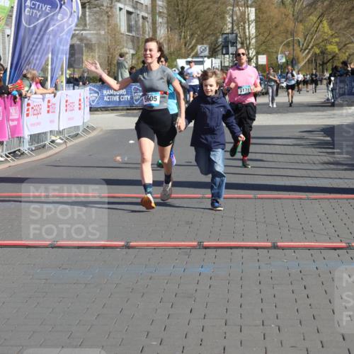 12.04.2026 - 45. Internationalen Wilhelmsburger Insellauf Strokosch-Dieckow http://msf.ph/oto/9467832 12.04.2026 11:02:27 Ziel 2417, 5605, 4613, 3178 meine-sportfotos.de