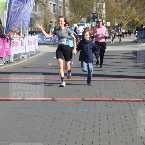 12.04.2026 - 45. Internationalen Wilhelmsburger Insellauf Strokosch-Dieckow http://msf.ph/oto/9467838 12.04.2026 11:02:27 Ziel 2417, 5605, 4613, 3178 meine-sportfotos.de