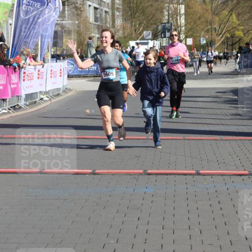 12.04.2026 - 45. Internationalen Wilhelmsburger Insellauf Strokosch-Dieckow http://msf.ph/oto/9467845 12.04.2026 11:02:27 Ziel 2417, 5605, 4613, 3178 meine-sportfotos.de