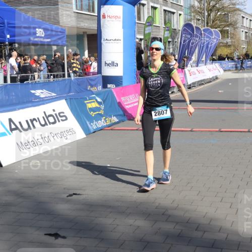 12.04.2026 - 45. Internationalen Wilhelmsburger Insellauf Strokosch-Dieckow http://msf.ph/oto/9467848 12.04.2026 11:18:17 Ziel 2807, 4191 meine-sportfotos.de