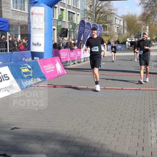12.04.2026 - 45. Internationalen Wilhelmsburger Insellauf Strokosch-Dieckow http://msf.ph/oto/9467862 12.04.2026 11:18:24 Ziel 4786, 3435, 2240, 5700 meine-sportfotos.de