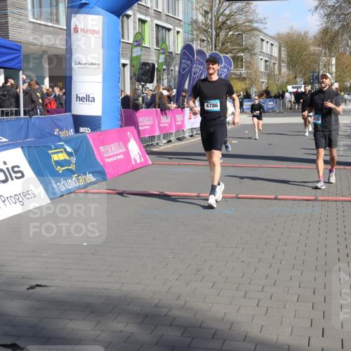 12.04.2026 - 45. Internationalen Wilhelmsburger Insellauf Strokosch-Dieckow http://msf.ph/oto/9467868 12.04.2026 11:18:24 Ziel 4786, 3435, 2240, 5700 meine-sportfotos.de