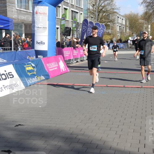 12.04.2026 - 45. Internationalen Wilhelmsburger Insellauf Strokosch-Dieckow http://msf.ph/oto/9467879 12.04.2026 11:18:24 Ziel 4786, 3435, 2240, 5700 meine-sportfotos.de