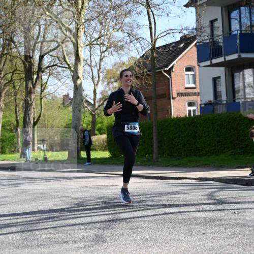 12.04.2026 - 45. Internationalen Wilhelmsburger Insellauf J. Mangold http://msf.ph/oto/9467908 12.04.2026 11:07:19 Ziel 2777, 4949, 4359, 2567, 2778, 5806, 3149, 3967, 4856, 3295, 2924, 2660 meine-sportfotos.de
