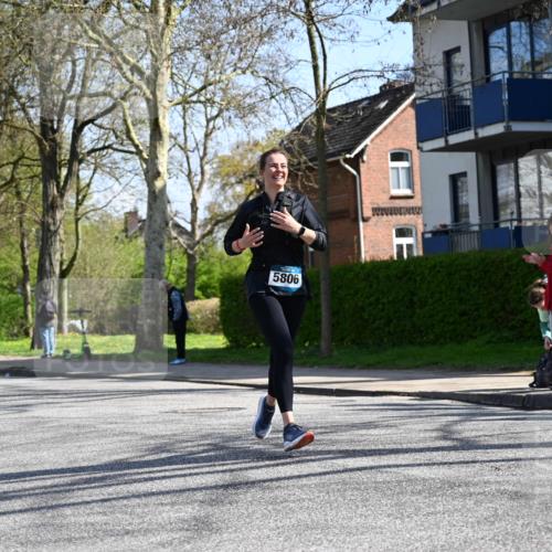 12.04.2026 - 45. Internationalen Wilhelmsburger Insellauf J. Mangold http://msf.ph/oto/9467909 12.04.2026 11:07:19 Ziel 2777, 4949, 4359, 2567, 2778, 5806, 3149, 3967, 4856, 3295, 2924, 2660 meine-sportfotos.de
