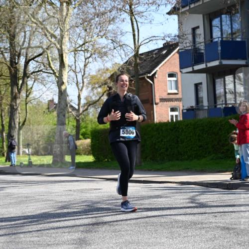 12.04.2026 - 45. Internationalen Wilhelmsburger Insellauf J. Mangold http://msf.ph/oto/9467911 12.04.2026 11:07:19 Ziel 2777, 4949, 4359, 2567, 2778, 5806, 3149, 3967, 4856, 3295, 2924, 2660 meine-sportfotos.de