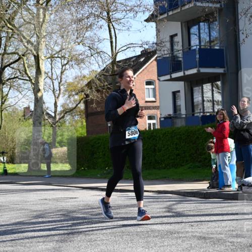 12.04.2026 - 45. Internationalen Wilhelmsburger Insellauf J. Mangold http://msf.ph/oto/9467916 12.04.2026 11:07:19 Ziel 2777, 4949, 4359, 2567, 2778, 5806, 3149, 3967, 4856, 3295, 2924, 2660 meine-sportfotos.de