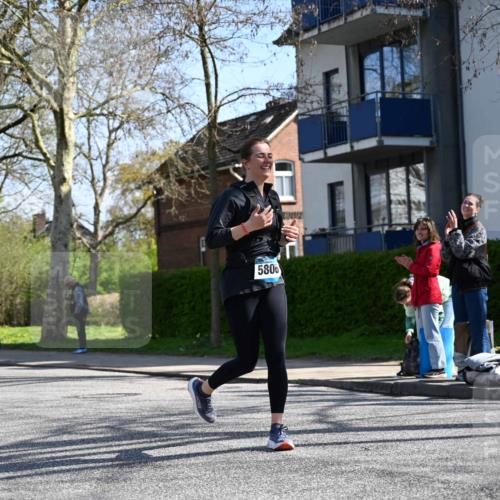 12.04.2026 - 45. Internationalen Wilhelmsburger Insellauf J. Mangold http://msf.ph/oto/9467917 12.04.2026 11:07:19 Ziel 2777, 4949, 4359, 2567, 2778, 5806, 3149, 3967, 4856, 3295, 2924, 2660 meine-sportfotos.de