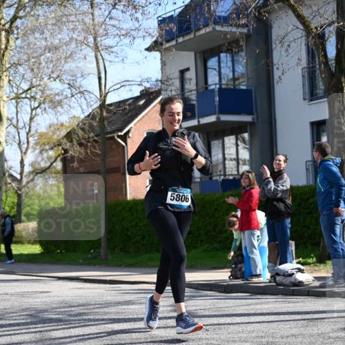 12.04.2026 - 45. Internationalen Wilhelmsburger Insellauf J. Mangold http://msf.ph/oto/9467921 12.04.2026 11:07:19 Ziel 2777, 4949, 4359, 2567, 2778, 5806, 3149, 3967, 4856, 3295, 2924, 2660 meine-sportfotos.de