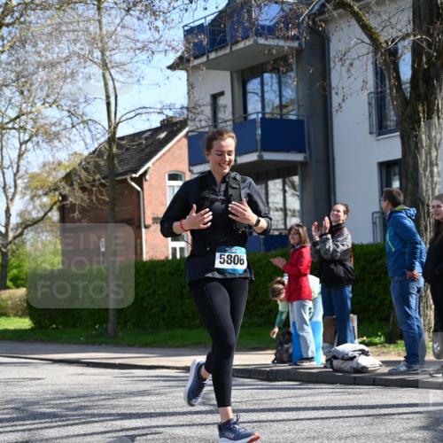 12.04.2026 - 45. Internationalen Wilhelmsburger Insellauf J. Mangold http://msf.ph/oto/9467922 12.04.2026 11:07:19 Ziel 2777, 4949, 4359, 2567, 2778, 5806, 3149, 3967, 4856, 3295, 2924, 2660 meine-sportfotos.de
