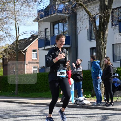 12.04.2026 - 45. Internationalen Wilhelmsburger Insellauf J. Mangold http://msf.ph/oto/9467925 12.04.2026 11:07:20 Ziel 4359, 2567, 2778, 5806, 3149, 3967, 4856, 3295, 2924, 2660 meine-sportfotos.de