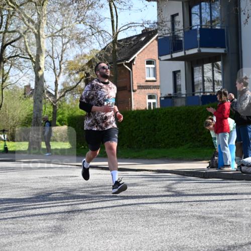 12.04.2026 - 45. Internationalen Wilhelmsburger Insellauf J. Mangold http://msf.ph/oto/9467932 12.04.2026 11:07:23 Ziel 2567, 2778, 5806, 3149, 3967, 4856, 3295, 2924, 2660, 2882, 2864 meine-sportfotos.de