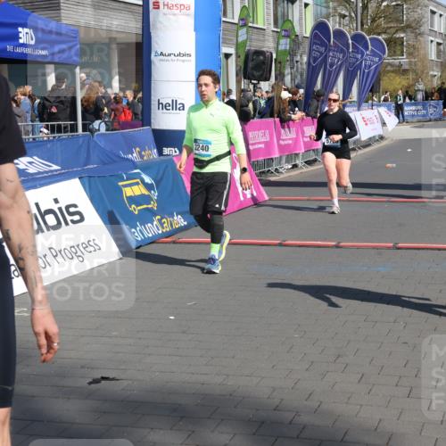 12.04.2026 - 45. Internationalen Wilhelmsburger Insellauf Strokosch-Dieckow http://msf.ph/oto/9467936 12.04.2026 11:18:28 Ziel 3435, 2240, 5700, 4902, 4918 meine-sportfotos.de