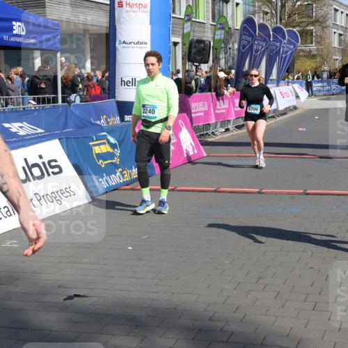 12.04.2026 - 45. Internationalen Wilhelmsburger Insellauf Strokosch-Dieckow http://msf.ph/oto/9467941 12.04.2026 11:18:28 Ziel 3435, 2240, 5700, 4902, 4918 meine-sportfotos.de