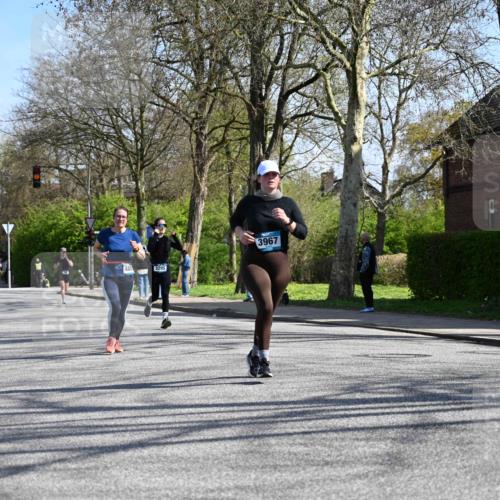 12.04.2026 - 45. Internationalen Wilhelmsburger Insellauf J. Mangold http://msf.ph/oto/9467955 12.04.2026 11:07:26 Ziel 2567, 2778, 5806, 3149, 3967, 4856, 3295, 2924, 2660, 2882, 2864, 3671 meine-sportfotos.de