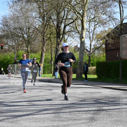 12.04.2026 - 45. Internationalen Wilhelmsburger Insellauf J. Mangold http://msf.ph/oto/9467958 12.04.2026 11:07:26 Ziel 2567, 2778, 5806, 3149, 3967, 4856, 3295, 2924, 2660, 2882, 2864, 3671 meine-sportfotos.de