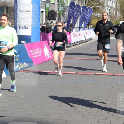 12.04.2026 - 45. Internationalen Wilhelmsburger Insellauf Strokosch-Dieckow http://msf.ph/oto/9467960 12.04.2026 11:18:29 Ziel 2240, 5700, 4902, 4918 meine-sportfotos.de
