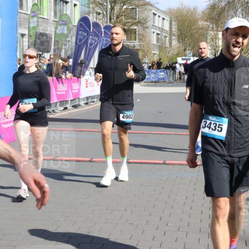12.04.2026 - 45. Internationalen Wilhelmsburger Insellauf Strokosch-Dieckow http://msf.ph/oto/9467964 12.04.2026 11:18:30 Ziel 5700, 4902, 4918 meine-sportfotos.de
