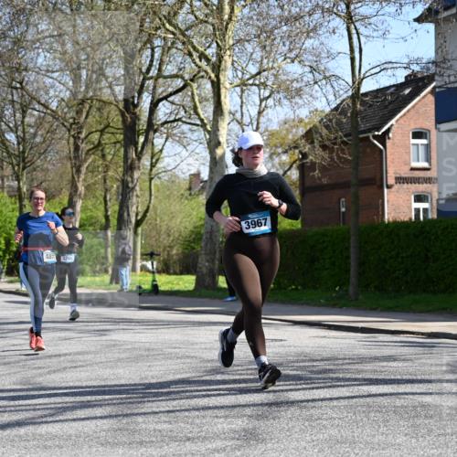 12.04.2026 - 45. Internationalen Wilhelmsburger Insellauf J. Mangold http://msf.ph/oto/9467967 12.04.2026 11:07:27 Ziel 2567, 2778, 5806, 3149, 3967, 4856, 3295, 2924, 2660, 2882, 2864, 3671 meine-sportfotos.de