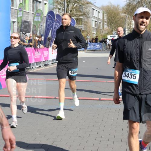 12.04.2026 - 45. Internationalen Wilhelmsburger Insellauf Strokosch-Dieckow http://msf.ph/oto/9467972 12.04.2026 11:18:30 Ziel 5700, 4902, 4918 meine-sportfotos.de