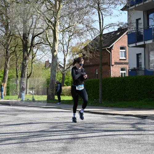 12.04.2026 - 45. Internationalen Wilhelmsburger Insellauf J. Mangold http://msf.ph/oto/9467984 12.04.2026 11:07:30 Ziel 5806, 3149, 3967, 4856, 3295, 2924, 2660, 2882, 2864, 3671, 4956 meine-sportfotos.de