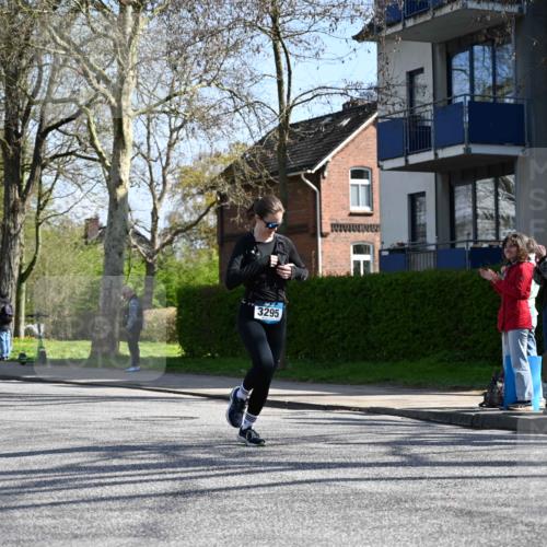 12.04.2026 - 45. Internationalen Wilhelmsburger Insellauf J. Mangold http://msf.ph/oto/9467990 12.04.2026 11:07:30 Ziel 5806, 3149, 3967, 4856, 3295, 2924, 2660, 2882, 2864, 3671, 4956 meine-sportfotos.de
