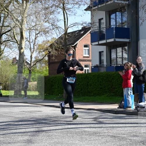 12.04.2026 - 45. Internationalen Wilhelmsburger Insellauf J. Mangold http://msf.ph/oto/9467992 12.04.2026 11:07:30 Ziel 5806, 3149, 3967, 4856, 3295, 2924, 2660, 2882, 2864, 3671, 4956 meine-sportfotos.de