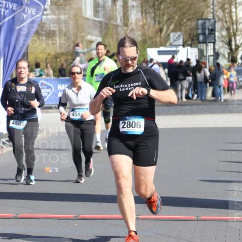 12.04.2026 - 45. Internationalen Wilhelmsburger Insellauf Strokosch-Dieckow http://msf.ph/oto/9468018 12.04.2026 11:18:51 Ziel 2806, 4582, 4586 meine-sportfotos.de