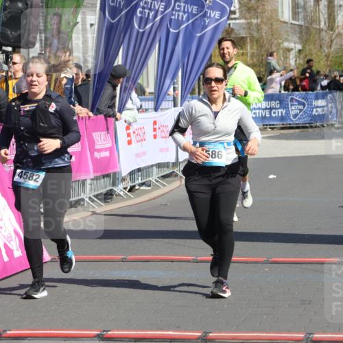 12.04.2026 - 45. Internationalen Wilhelmsburger Insellauf Strokosch-Dieckow http://msf.ph/oto/9468028 12.04.2026 11:18:54 Ziel 2806, 4582, 4586, 2385 meine-sportfotos.de
