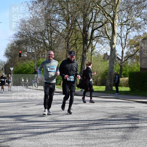12.04.2026 - 45. Internationalen Wilhelmsburger Insellauf J. Mangold http://msf.ph/oto/9468030 12.04.2026 11:07:50 Ziel 2924, 2660, 2882, 2864, 3671, 4956, 3397, 2800, 4977, 3740, 2686 meine-sportfotos.de