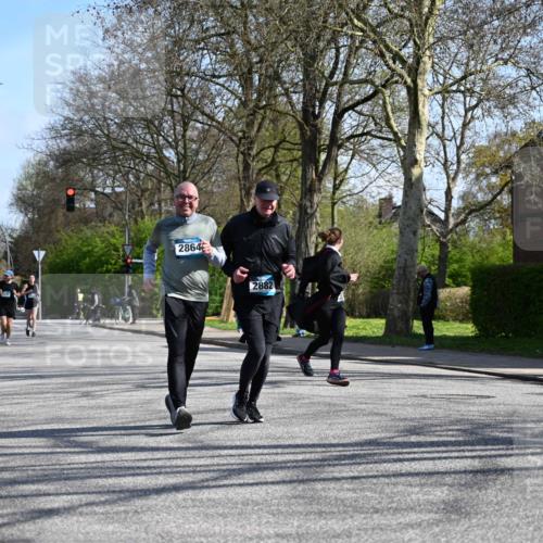 12.04.2026 - 45. Internationalen Wilhelmsburger Insellauf J. Mangold http://msf.ph/oto/9468031 12.04.2026 11:07:50 Ziel 2924, 2660, 2882, 2864, 3671, 4956, 3397, 2800, 4977, 3740, 2686 meine-sportfotos.de