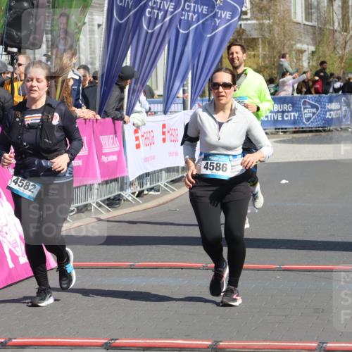 12.04.2026 - 45. Internationalen Wilhelmsburger Insellauf Strokosch-Dieckow http://msf.ph/oto/9468032 12.04.2026 11:18:54 Ziel 2806, 4582, 4586, 2385 meine-sportfotos.de